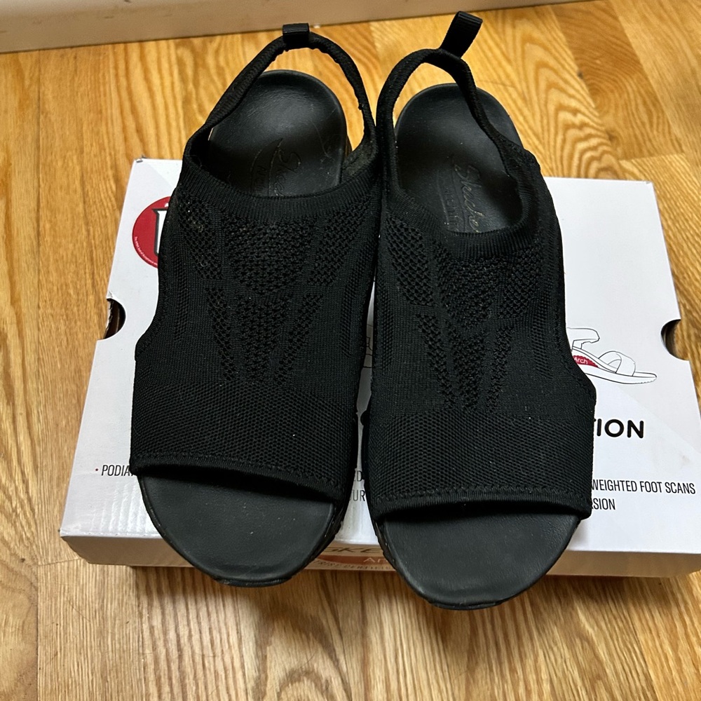 Skechers 8 Black Slingback Sandals city catch arch fit stretch WORN ONCE